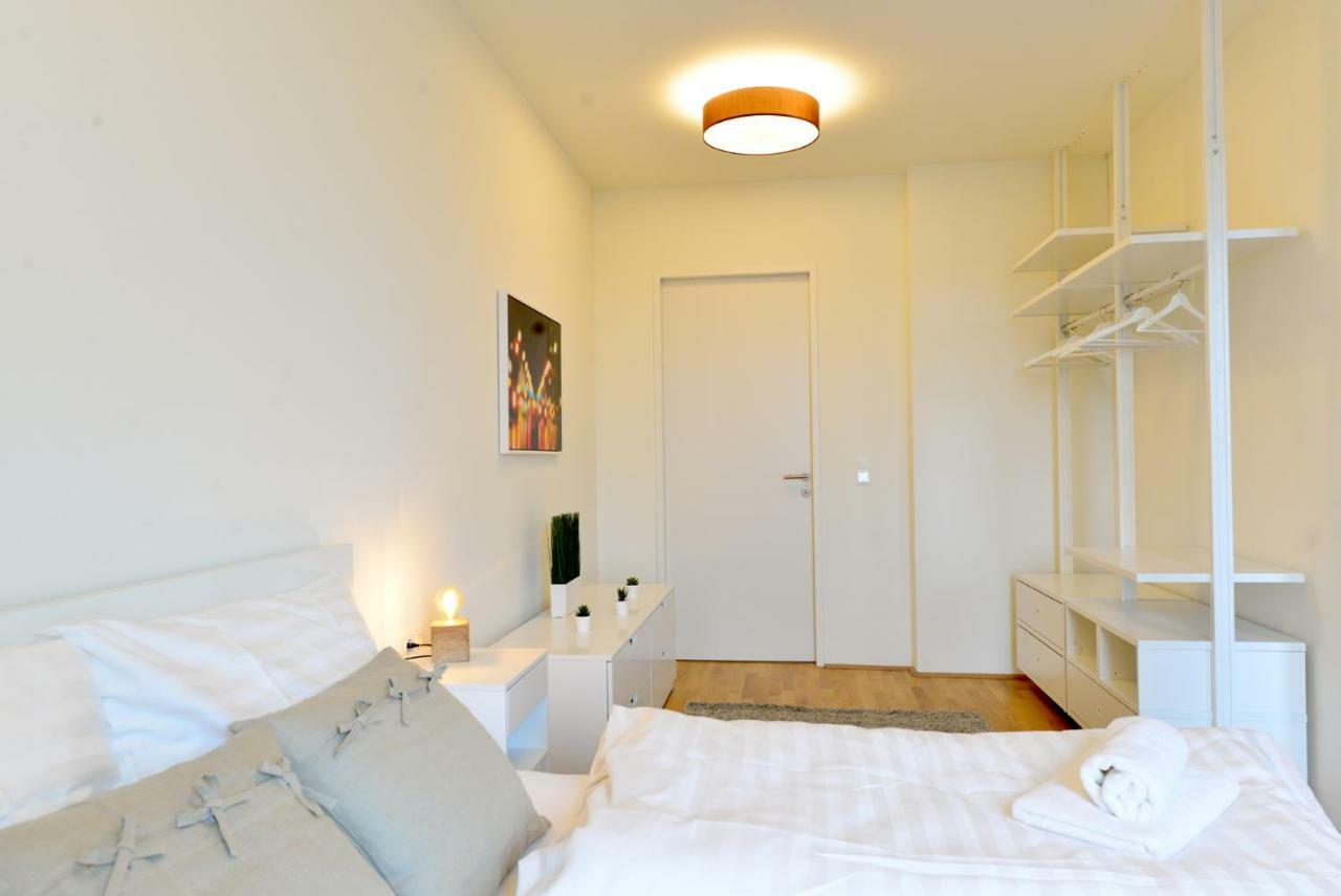 Self-check-in With View&free Parking Apartment *